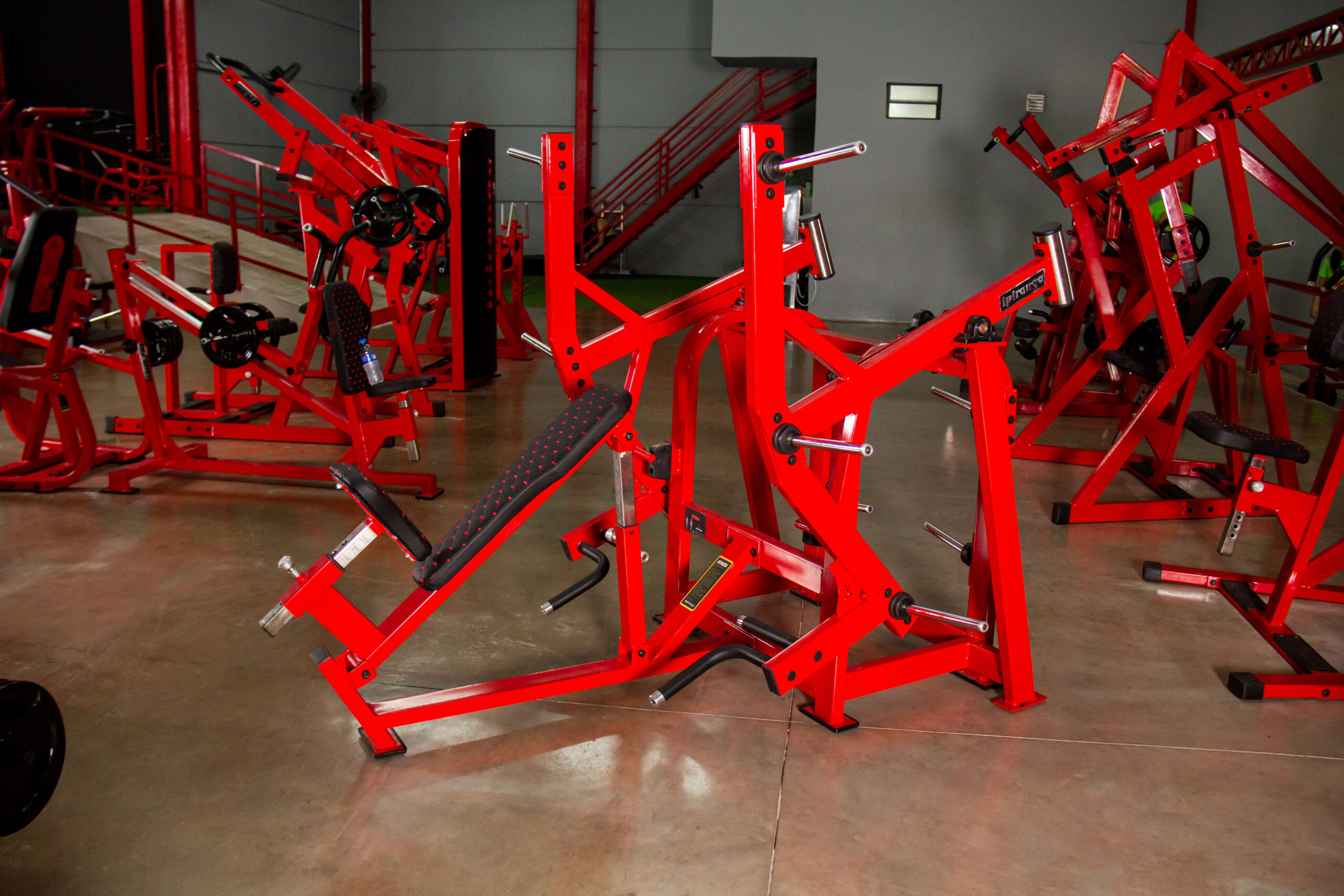 Remada inclinada curvada extreme row