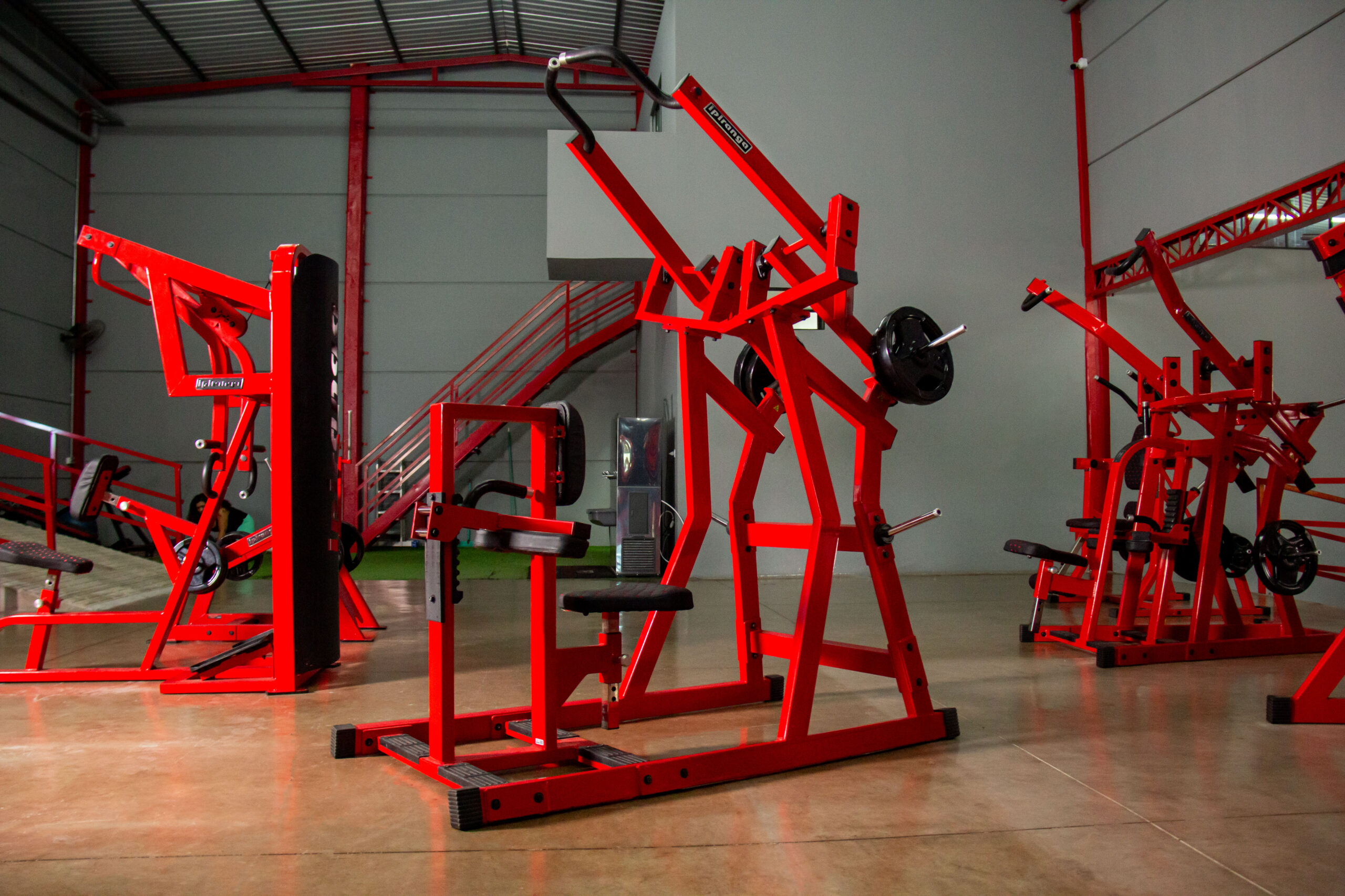 Puxada alta invertida iso-lateral front lat pull down