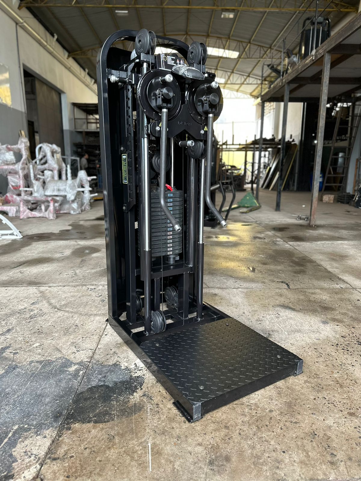 Standing Multi Flight – Elevação Lateral em Pé com Peitoral
