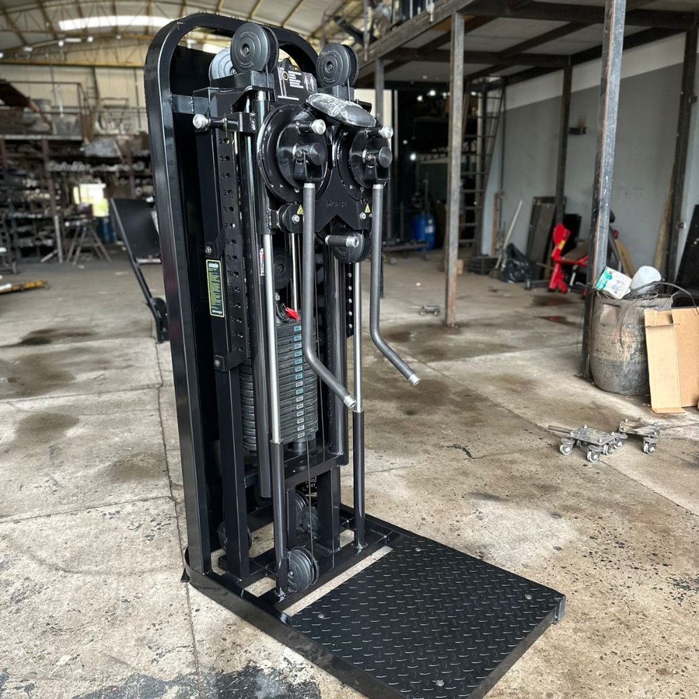 1 Standing Multi Flight – Elevação Lateral em Pé com Peitoral